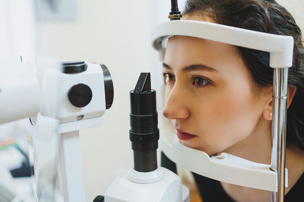 A Guide to Glaucoma Symptoms and Early Intervention