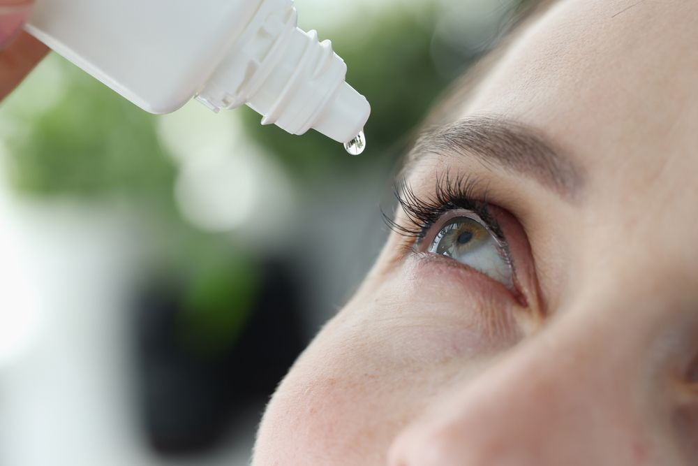 How to Manage Dry Eyes During Summer Months