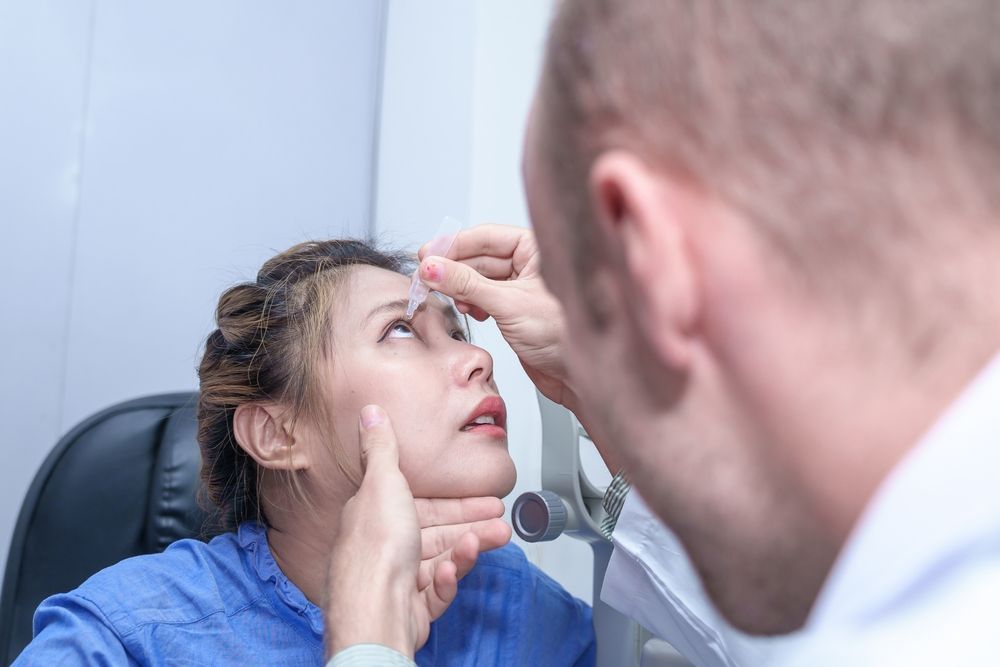 Addressing Dry Eye Concerns: When to Consult an Eye Doctor