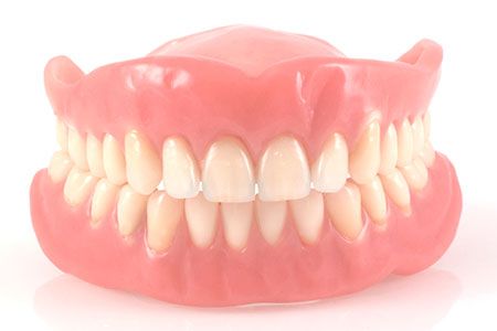 LAS VEGAS ENJOYS NATURAL SMILES WITH DENTURES FROM A DENTIST WITH AN ARTIST’S EYE FOR BEAUTY
