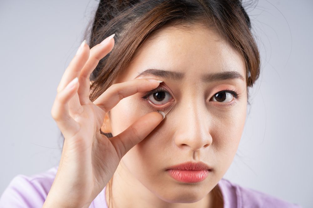 6 Lifestyle Habits That Can Cause Dry Eye Symptoms