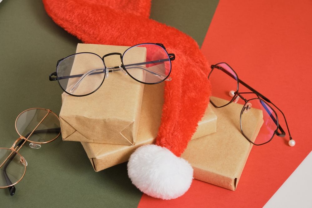 A Guide to Buying Eyeglasses as a Gift