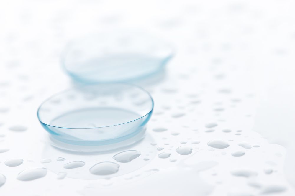 Choosing the Right Contact Lenses for Dry Eye: Materials, Designs, and Features to Consider