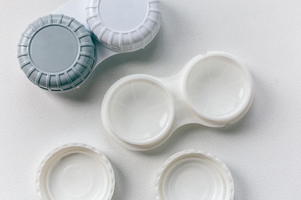 Daily Disposable vs. Extended Wear Contact Lenses: Which Is Right for You?