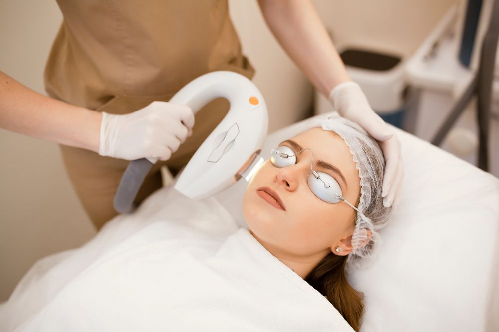Benefits of IPL Therapy for Dry Eye: Improving Meibomian Gland Function and Tear Film Quality