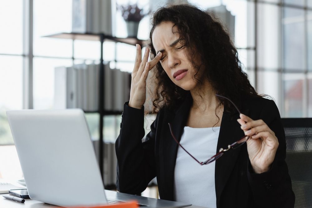 The Impact of Digital Device Use on Dry Eye Symptoms