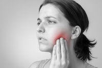 girl with aching tooth