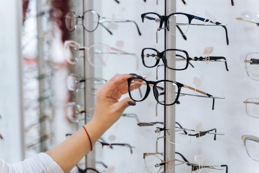 The Ultimate Guide to Picking Glasses: Tips for Finding Your Perfect Pair