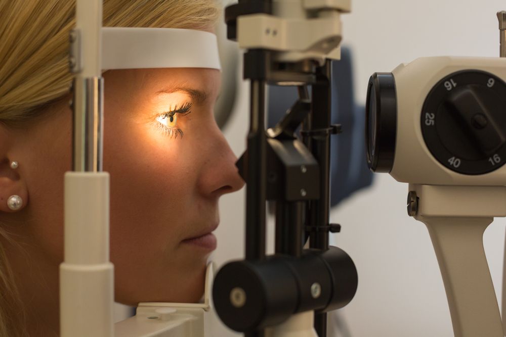 Symptoms and Testing for Diabetic Eye Diseases