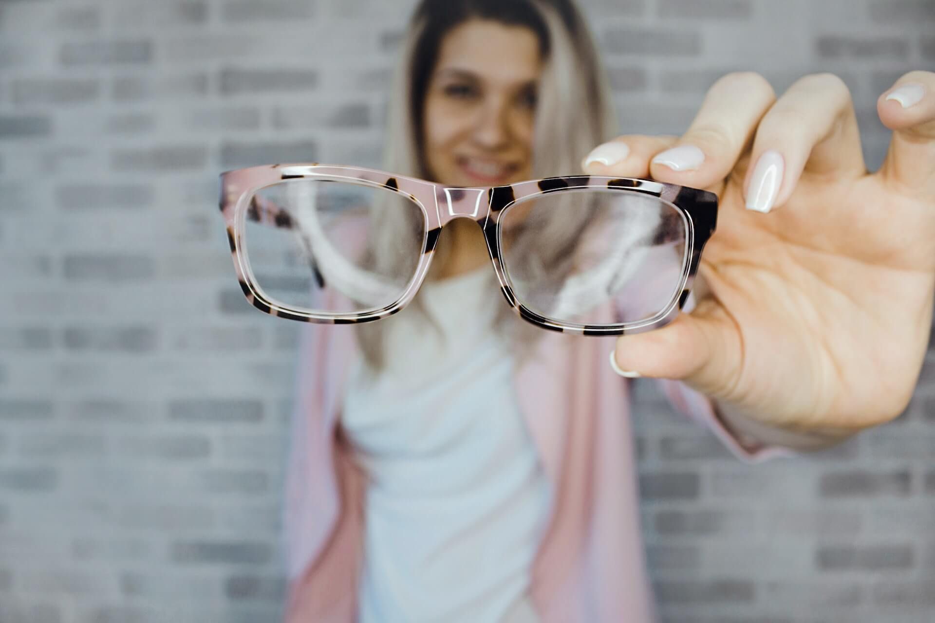 How to Tell if Your Glasses are for Nearsighted or Farsighted