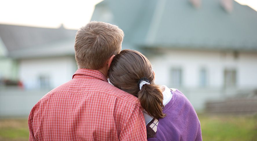 woman leaning on man's shoulder