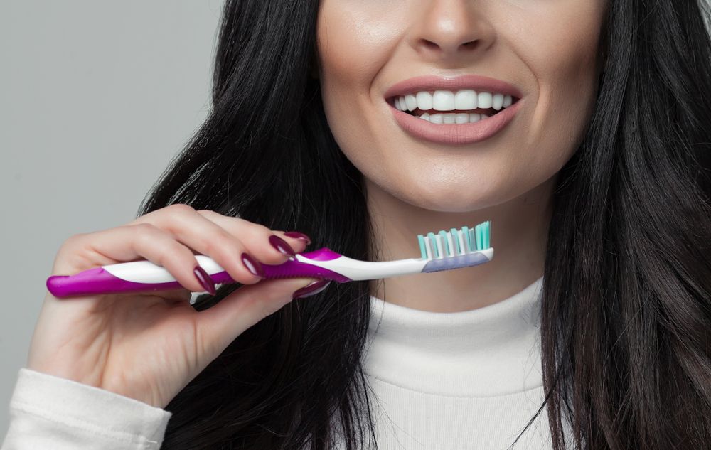 Professional Fluoride Treatment vs. Fluoride Toothpaste: What’s the Difference?