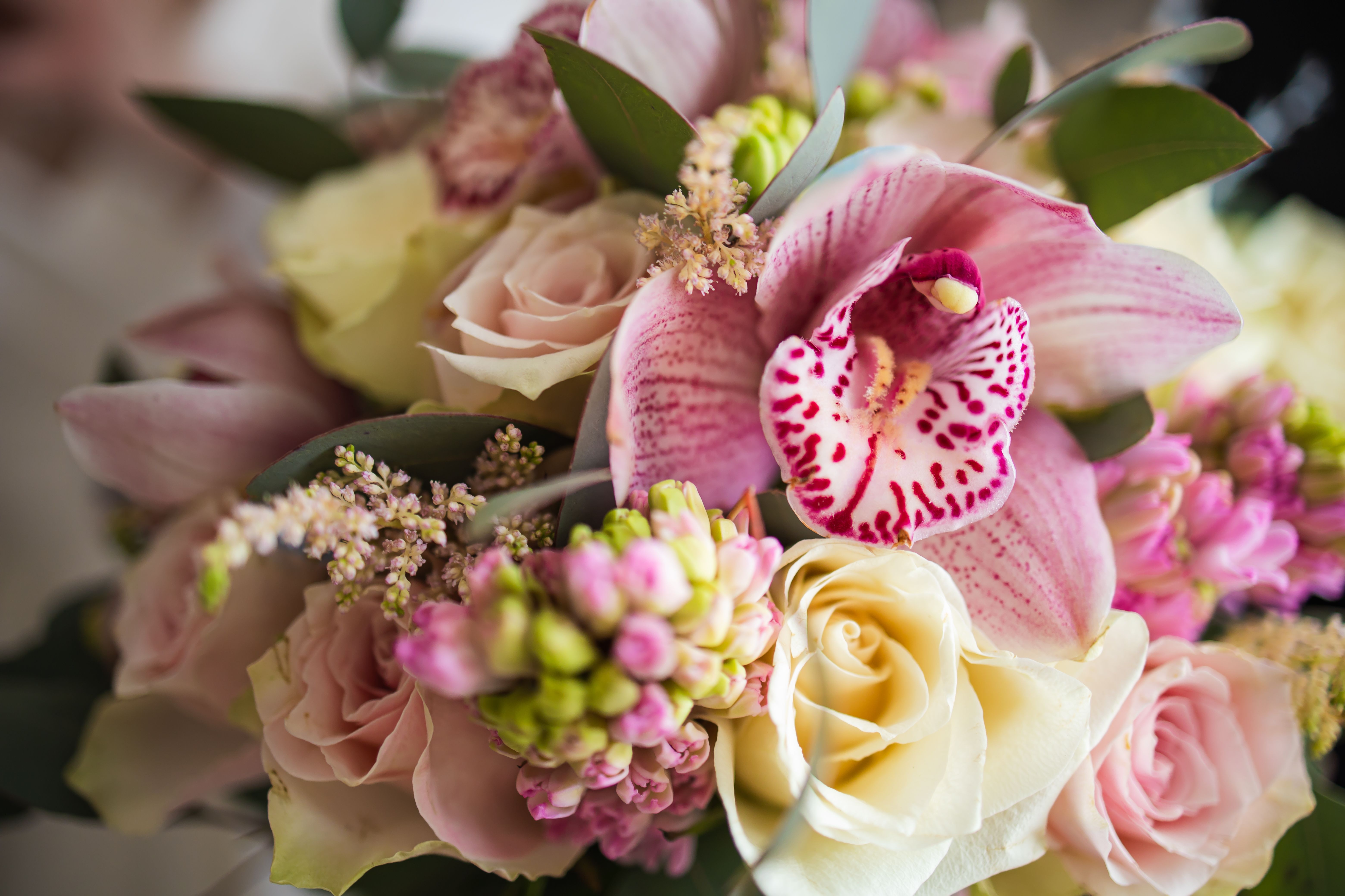 What Are the Benefits of Artificial Floral Arrangements?