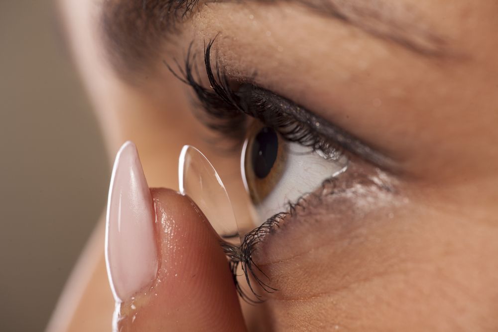 Daily Contacts vs. Monthly Contacts: Which Is Right for You?