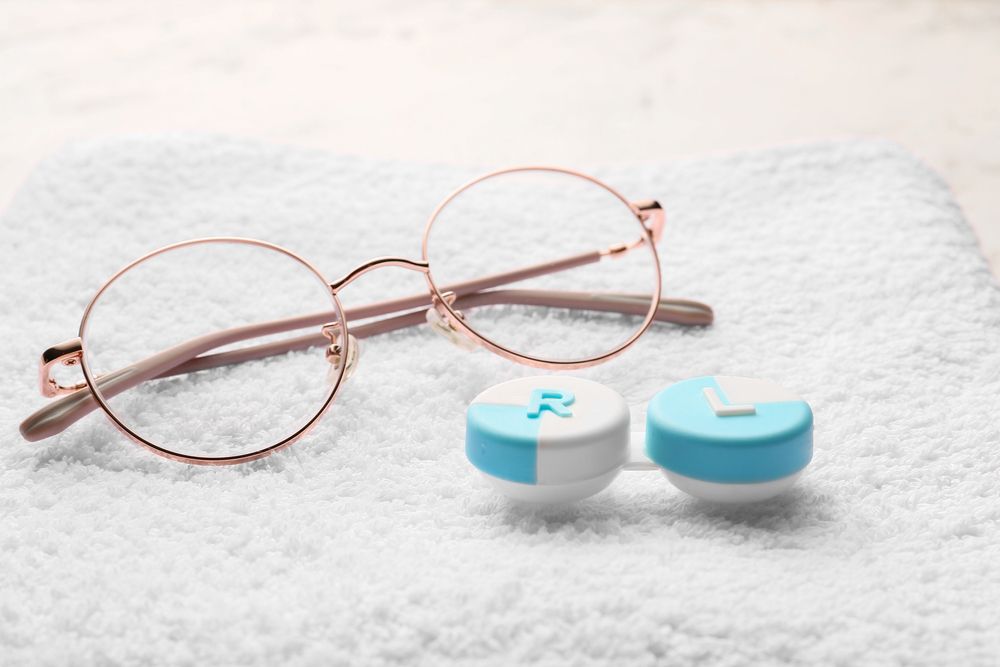 Multifocal Contact Lenses vs. Traditional Eyewear: Which Is Right for You?