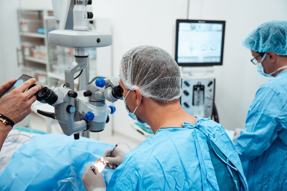 The Evolution of Cataract Surgery: Modern Techniques and Innovations