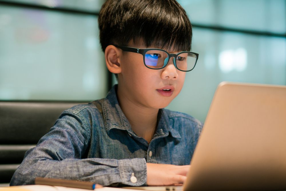 How Blue Light and Extended Screen Time Affect Your Vision
