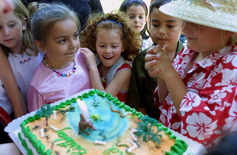 Cake with 7 reptiles