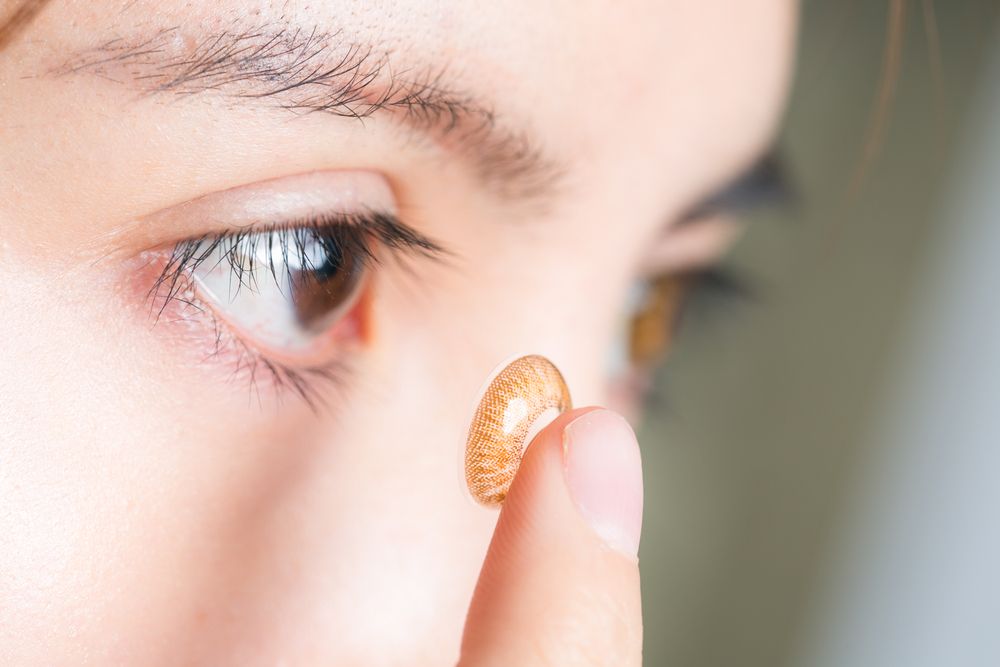 Tips for Comfortable Contact Lens Wear All Day - Cleaning, Fitting, and Hydration