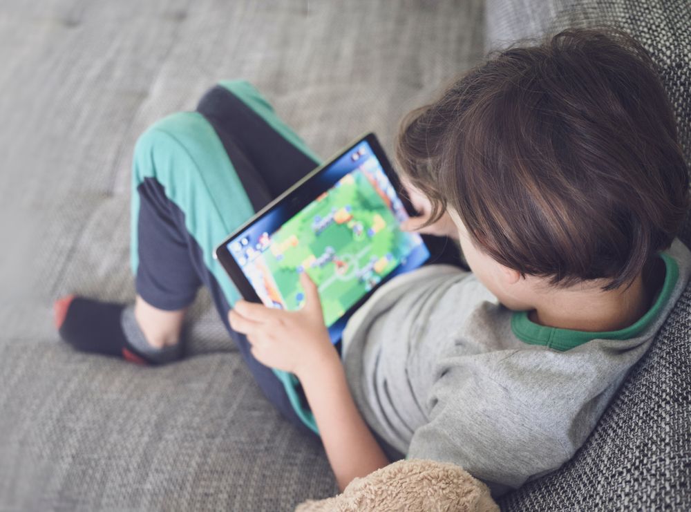Screen Time, Devices & Kids&rsquo; Eyes: Setting Healthy Boundaries in the Digital Age