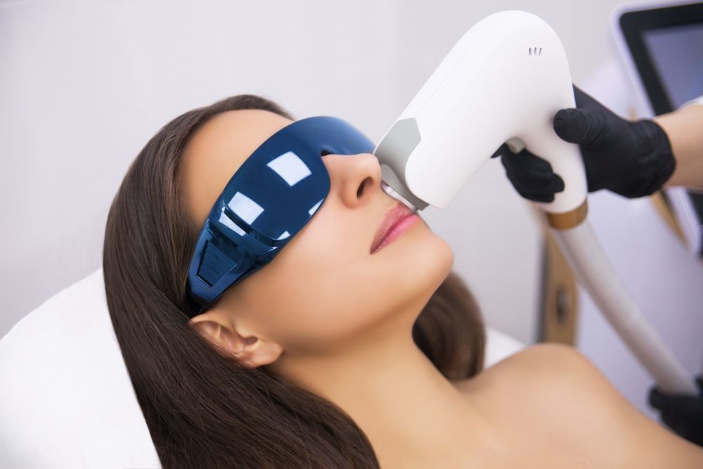 Benefits of IPL Therapy Compared to Traditional Dry Eye Treatments
