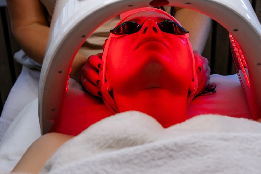 Red Light Therapy Benefits: A Gentle Approach to Eye Health and Rejuvenation