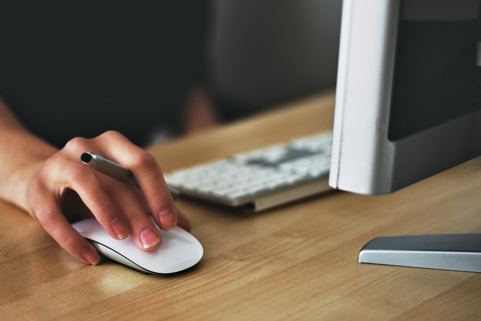 A woman using a macbook