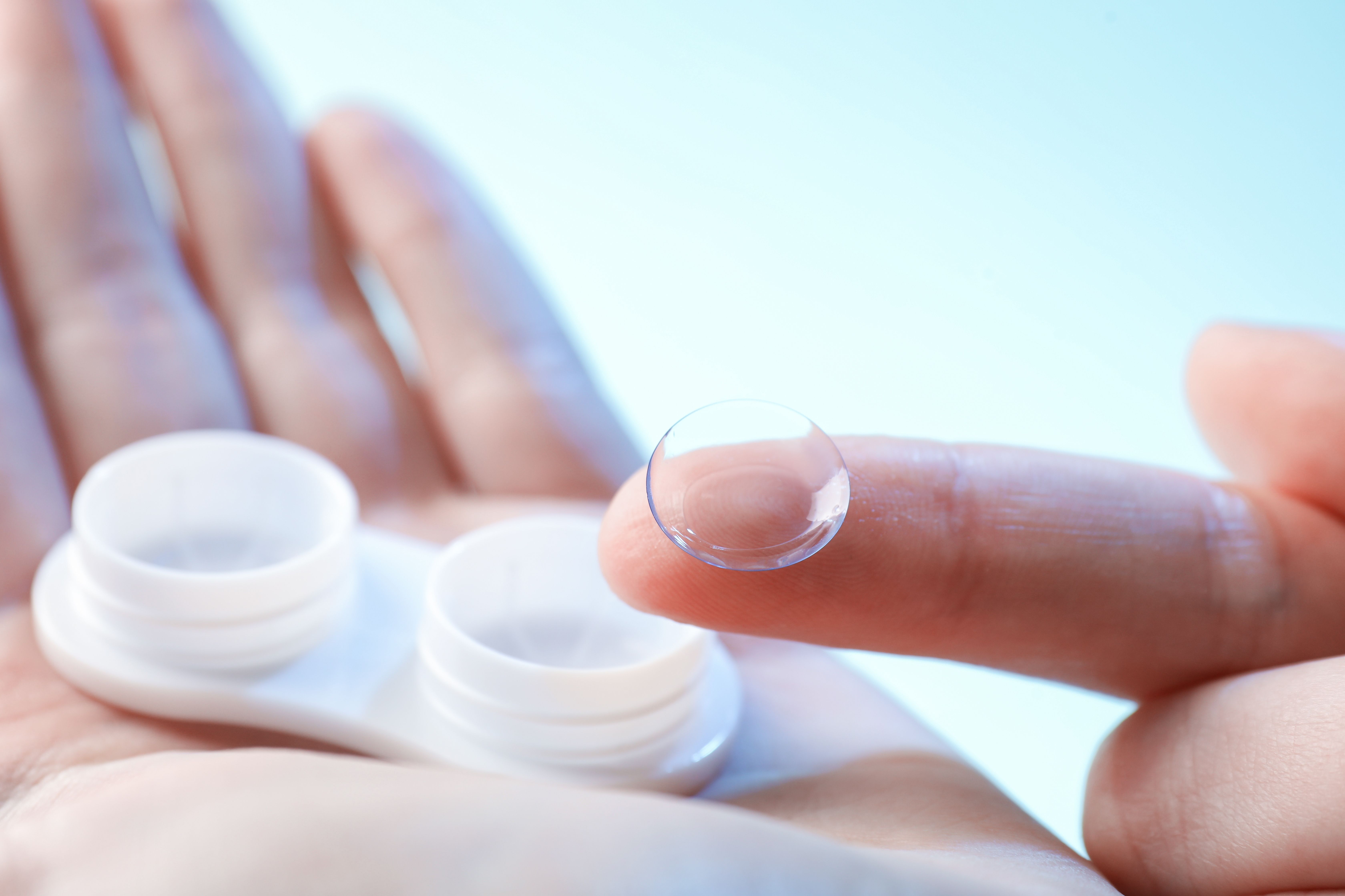 Do&rsquo;s and Don&rsquo;ts of Contact Lenses: A Guide to Healthy Eyes