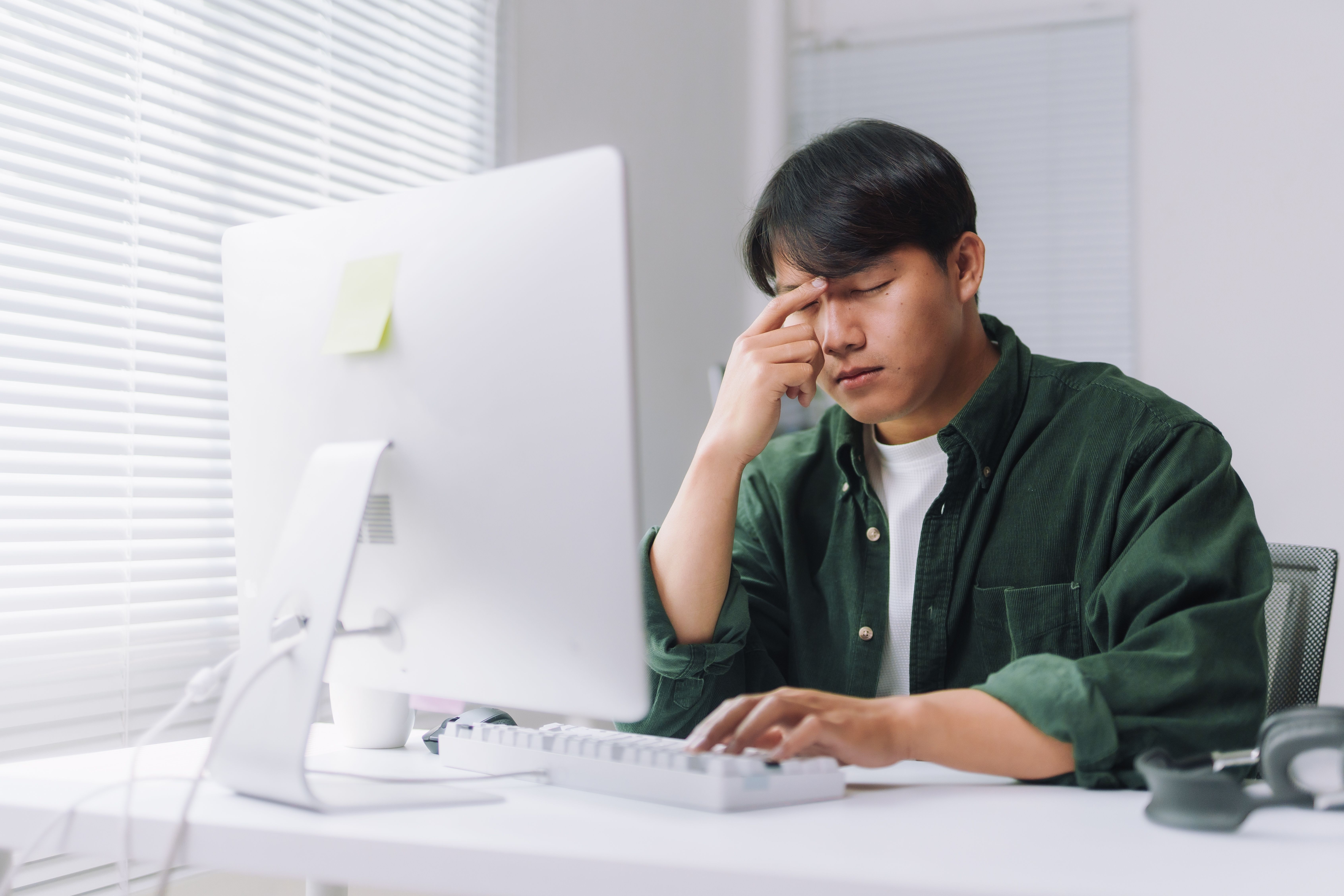 How Digital Devices Cause Dry Eye and What You Can Do About It